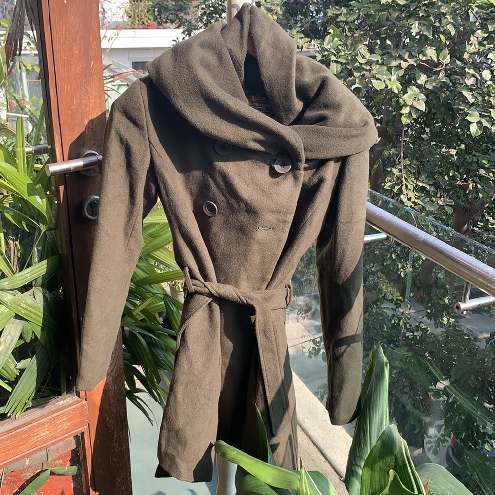 OLIVE GREEN WINTER COAT: Double breast, knee length. Unique collar-hood - Picture 12 of 16